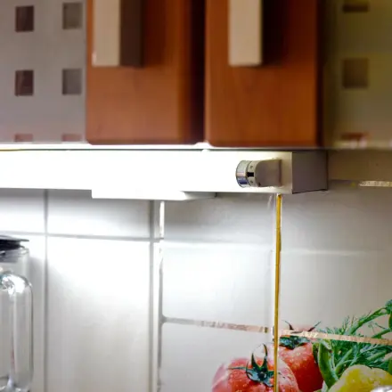 Leuchtstoffröhre flimmert oder glimmt obwohl ausgeschaltet