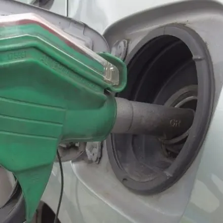 Tropfspuren beim Tanken am Fahrzeug vermeiden