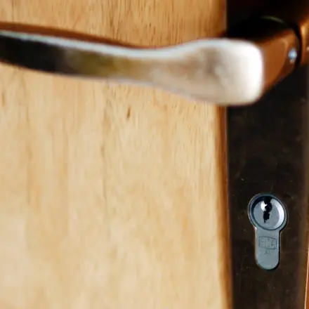 Schwergängiges Türschloss