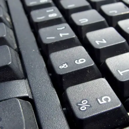 Verschmutzte Tastatur reinigen IV