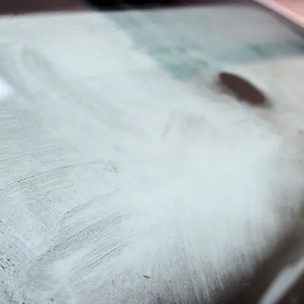 Beschlagene Autoscheiben mit Zeitungspapier verhindern