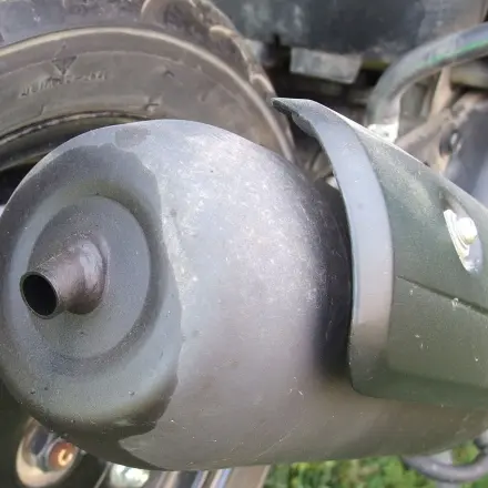 Auspuffblende, Endschalldämpfer mit Backofenspray reinigen