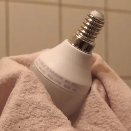 Leuchtmittel nicht wechseln mit bloßen Händen