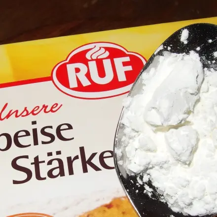 Fettflecken an der Wand mit Speisestärke entfernen