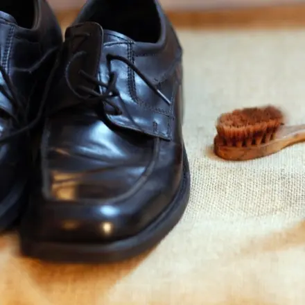 Ausgetrocknete Schuhcreme wieder weich