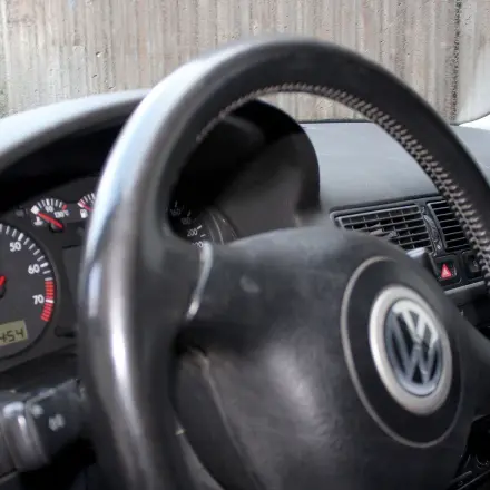 Löcher im Armaturenbrett schließen