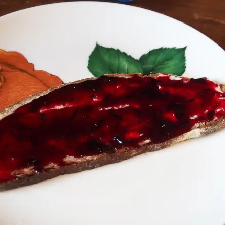 Marmeladenflecken im Teppich: Fensterreiniger