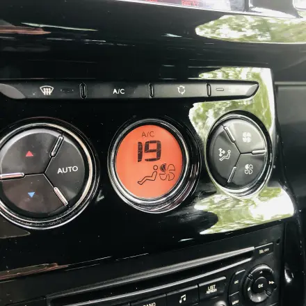 Vorsicht mit der Klimaanlange im Auto bei tropischer Hitze