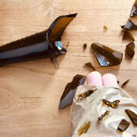 Glassplitter von Boden entfernen