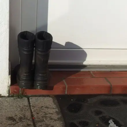 Fußspuren im Schnee für Einbrecher verschwinden lassen