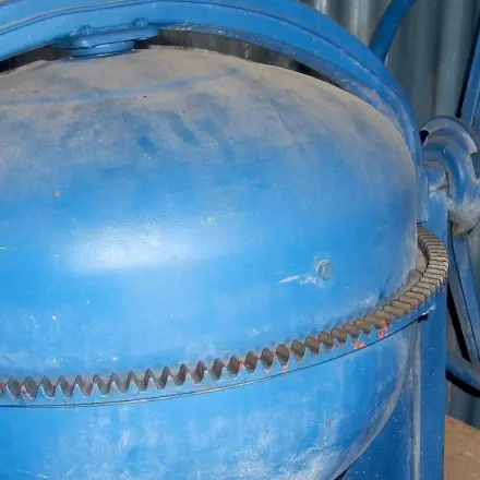 Reinigen der Betonmischmaschine