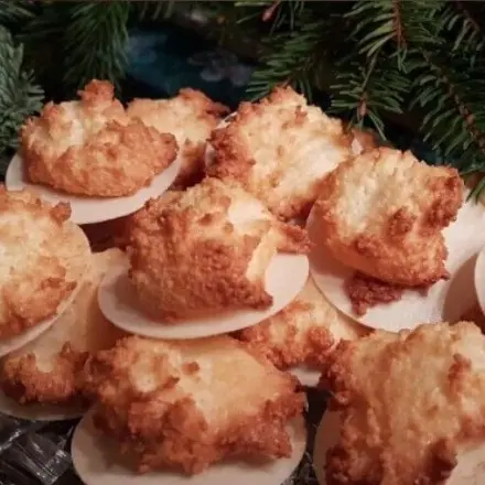 Lecker gebräunte Kokosmakronen