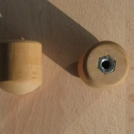 Schraubmutter in Holz einpressen