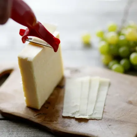 Kartoffelschäler als Käsehobel