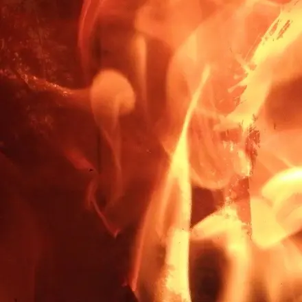 Holzfeuer bzw. Kaminfeuer entfachen - fast ohne Rauch