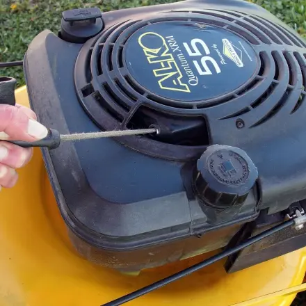 Wenn der Benzin-Rasenmäher mal wieder nicht anspringen will