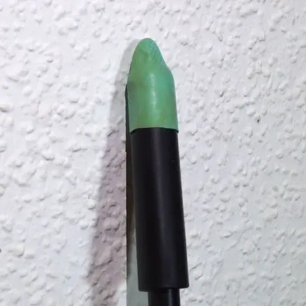 Besen oder Schrubber fallen nicht mehr um
