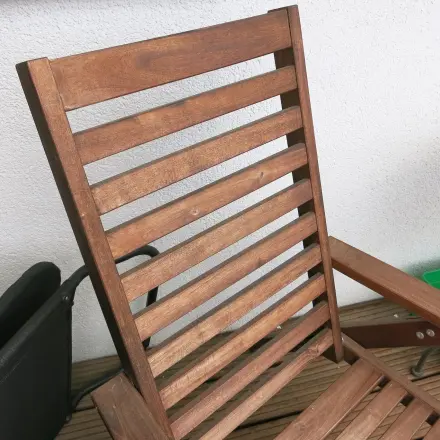 Holz-Gartenmöbel im Freien lagern