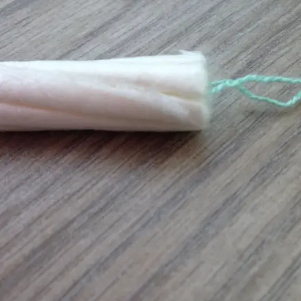 Fensterrahmen reinigen mit Tampons