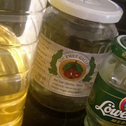 Etiketten von Gläsern entfernen