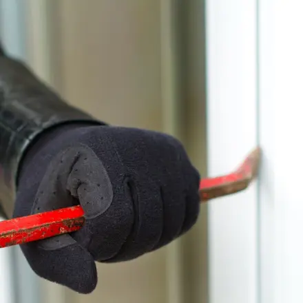 Hochsaison für Einbrecher: So schützt man sein Zuhause