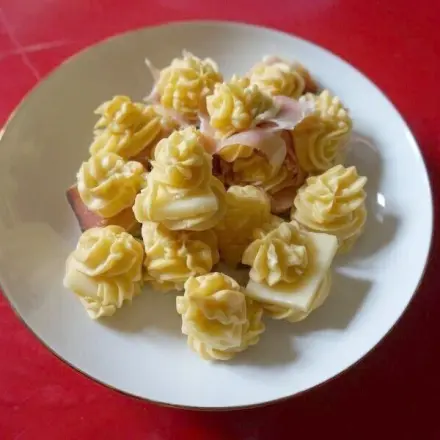 Windbeutel mit pikanter Füllung