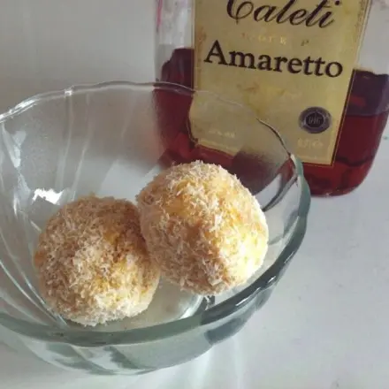 Leckere Schneebälle mit Amaretto