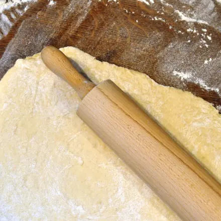 Fertig-Pizzateig eignet sich auch für Obstkuchen