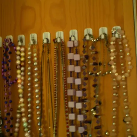 Modeschmuck Ketten gut sichtbar aufhängen