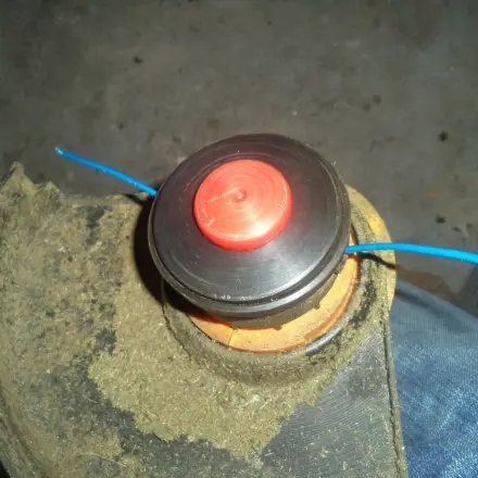 Rasentrimmer mit Wäscheleine bestücken