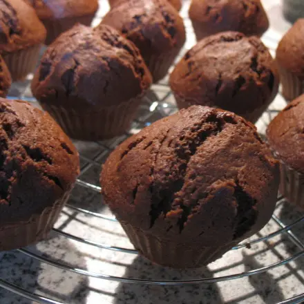 Schoko-Muffins mit Twix-Stückchen