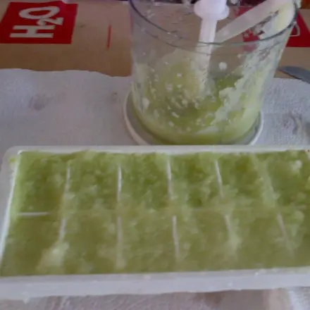 Überreiche Bauerngurken-Ernte für Gazpacho verwerten