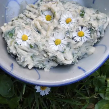 Das zweite Leben einer Schlagsahne: Kräuterbutter