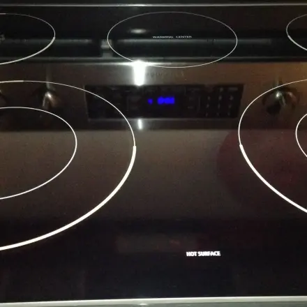 Glaskeramikfeld reinigen mit Grillreiniger