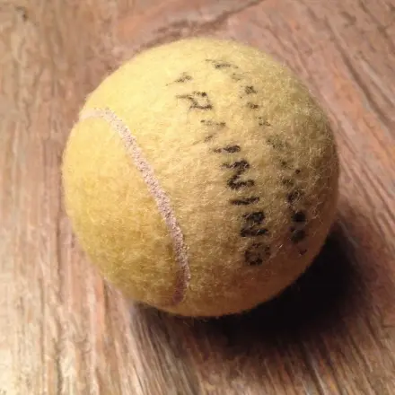 Selbst massieren mit Tennisball