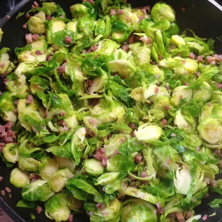 Speckrosenkohl-Pasta mit Parmesan