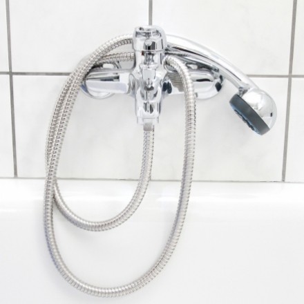 Superschnell Dusch- und Badewannenarmatur reinigen