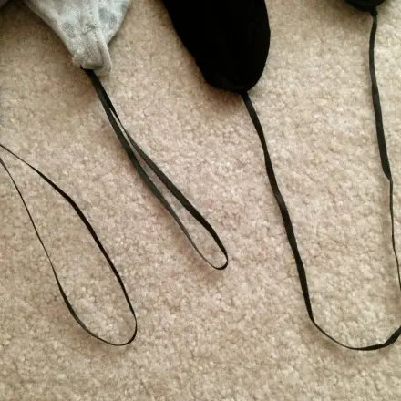 Bändchen aus T-Shirts und Blusen weiterverwenden