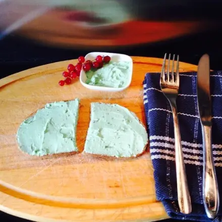 Grüne Oliven Brotaufstrich