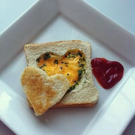 Frühstücksei im Toast