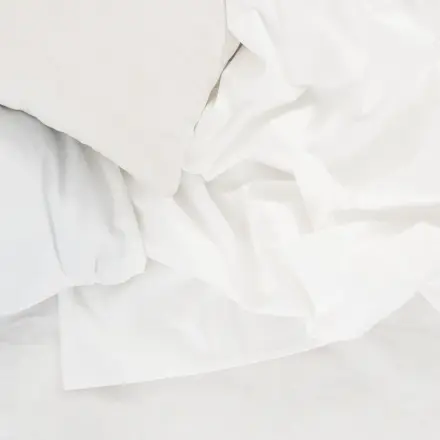 Blutflecken aus Slips und Bettwäsche entfernen
