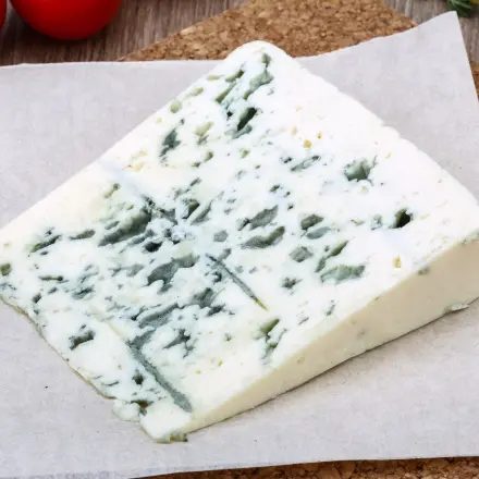 Salzkartoffeln mit Schinken und Roquefortkäse-Soße