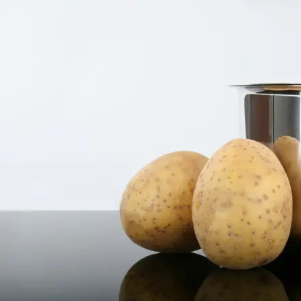 Edelstahltöpfe zum Glänzen bringen