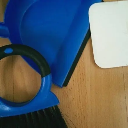 Rohes Ei vom Boden leicht aufnehmen