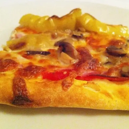 Knuspriger Pizzaboden mit Honig