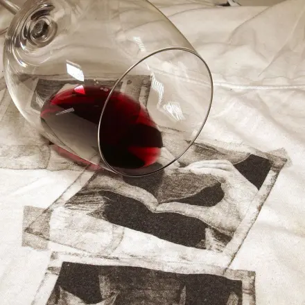 Rotweinflecken entfernen mit Rasierschaum