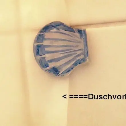 Selbstklebende Klemme für Duschvorhang