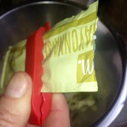 Reste aus Tuben herausbekommen