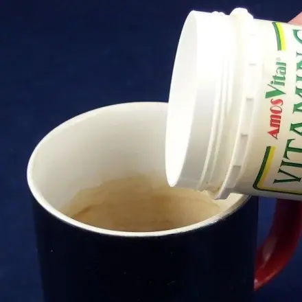 Vitamin C gegen Teeränder