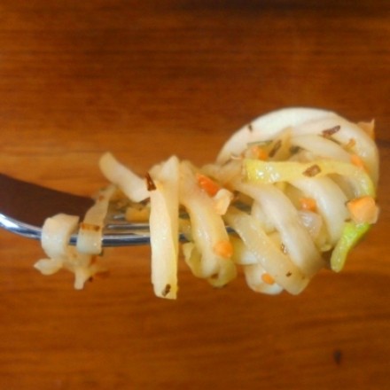 Zucchinispaghetti mit Rosmarin-Mandel-Butter